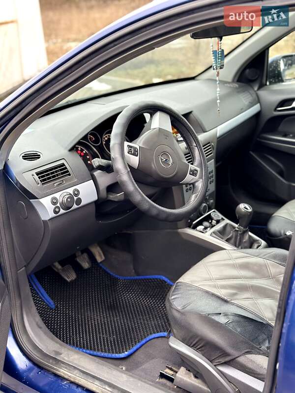 Универсал Opel Astra 2004 в Яворове