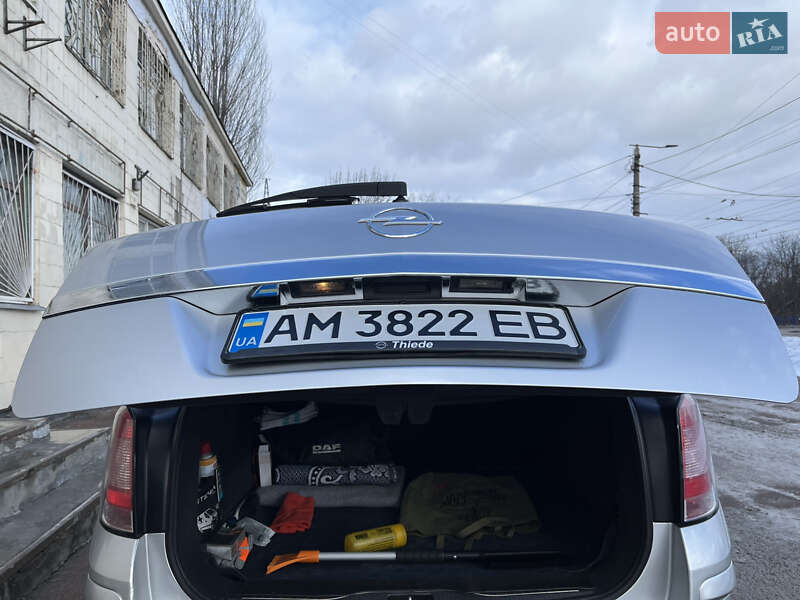 Универсал Opel Astra 2008 в Житомире