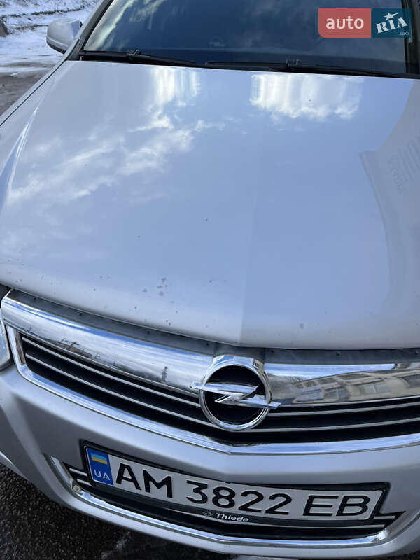 Универсал Opel Astra 2008 в Житомире