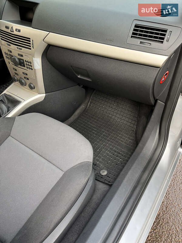 Универсал Opel Astra 2008 в Житомире
