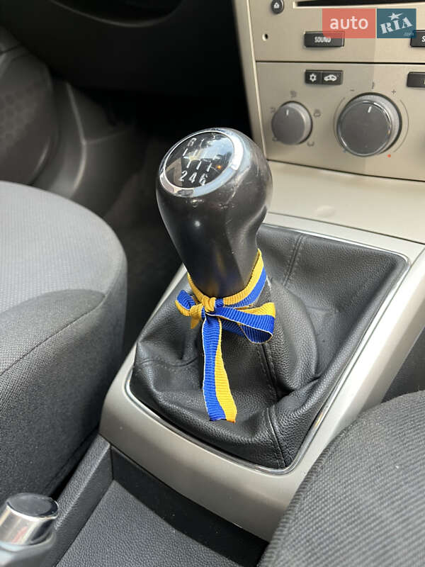 Универсал Opel Astra 2008 в Житомире