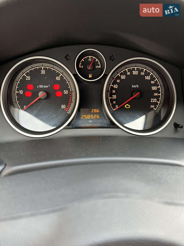 Универсал Opel Astra 2008 в Житомире