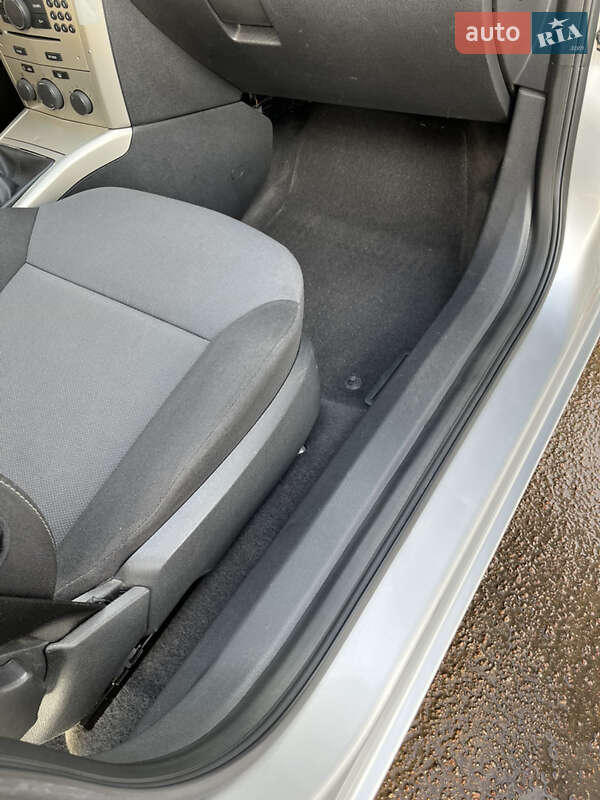Универсал Opel Astra 2008 в Житомире