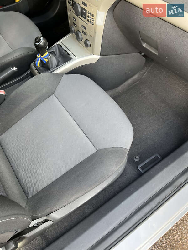 Универсал Opel Astra 2008 в Житомире