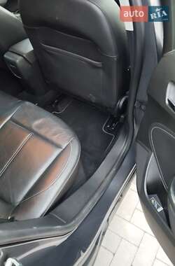 Універсал Opel Astra 2011 в Рівному