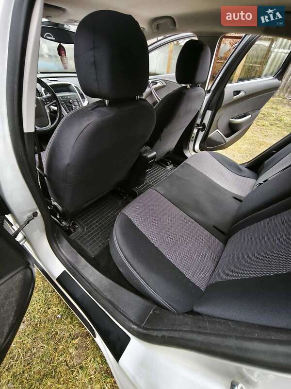 Хетчбек Opel Astra 2011 в Чернівцях