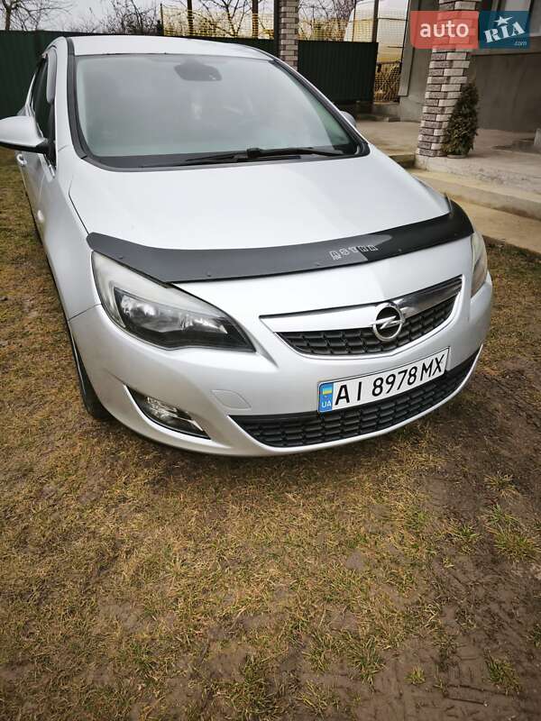 Opel Astra 2011