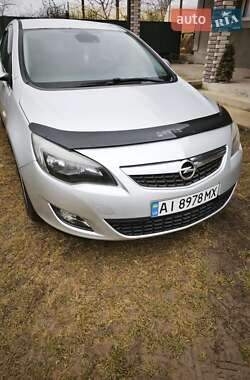 Хэтчбек Opel Astra 2011 в 