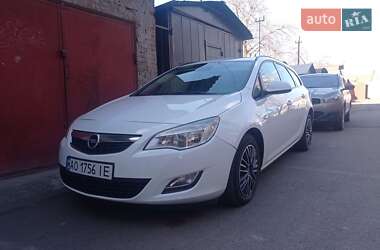 Універсал Opel Astra 2011 в Мукачевому