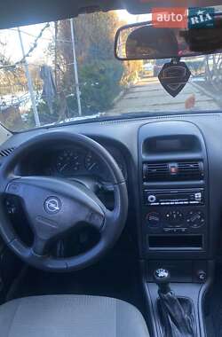 Седан Opel Astra 2006 в 