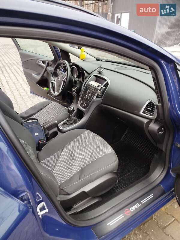 Универсал Opel Astra 2013 в Дрогобыче