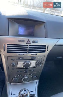 Универсал Opel Astra 2005 в 