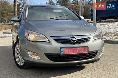 Хэтчбек Opel Astra 2011 в Новояворовске