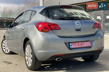 Хэтчбек Opel Astra 2011 в Новояворовске