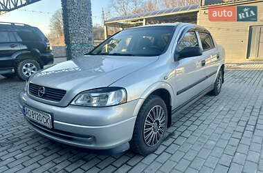 Седан Opel Astra 2006 в Тересве