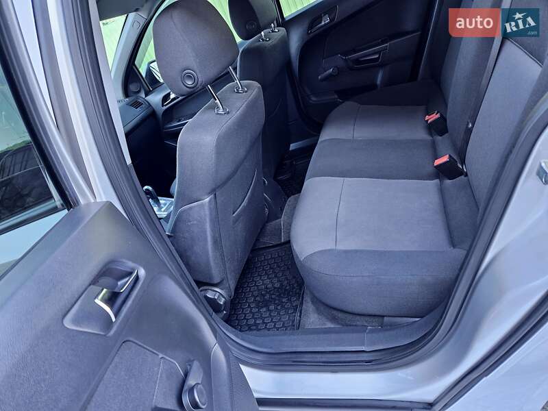 Хэтчбек Opel Astra 2012 в Кременчуге