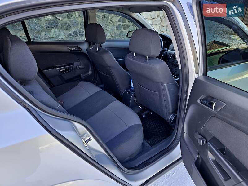 Хэтчбек Opel Astra 2012 в Кременчуге