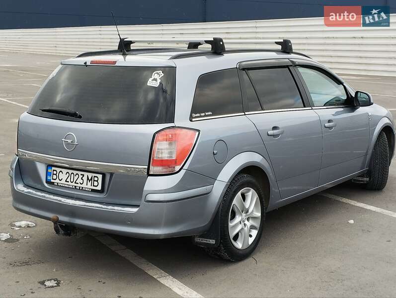 Универсал Opel Astra 2010 в Львове