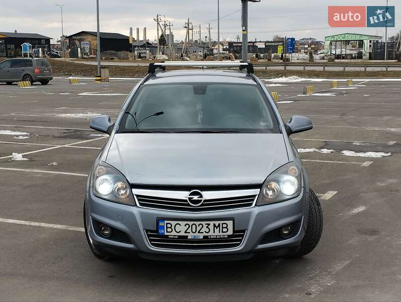 Универсал Opel Astra 2010 в Львове