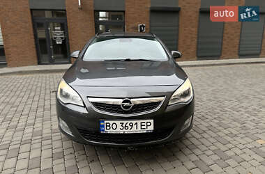 Універсал Opel Astra 2011 в Коломиї