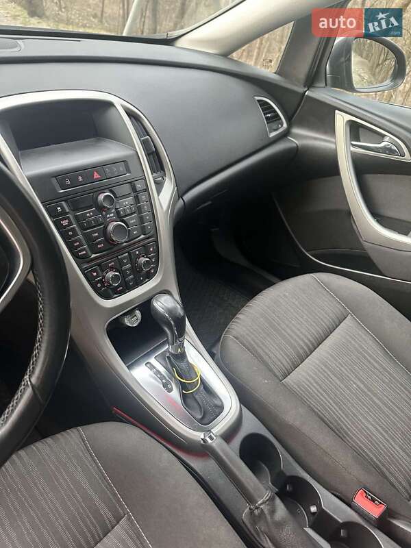 Универсал Opel Astra 2011 в Киеве