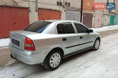 Седан Opel Astra 2004 в Сумах