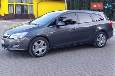 Универсал Opel Astra 2011 в 
