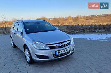 Універсал Opel Astra 2009 в Рівному