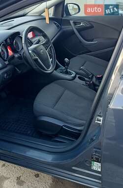 Універсал Opel Astra 2013 в 