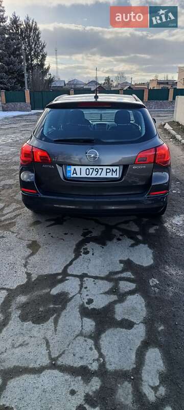 Универсал Opel Astra 2013 в Коростышеве