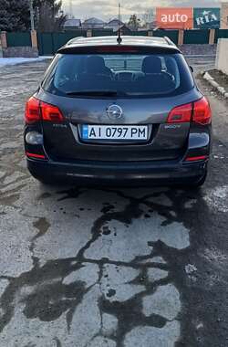 Універсал Opel Astra 2013 в 
