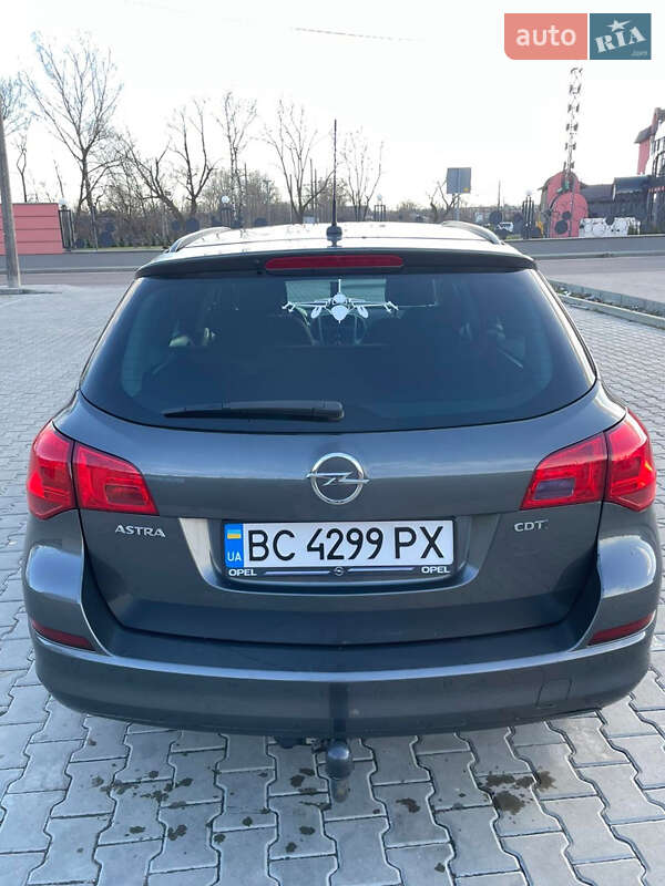 Универсал Opel Astra 2010 в Дрогобыче