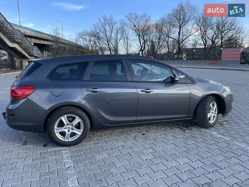 Универсал Opel Astra 2010 в Дрогобыче