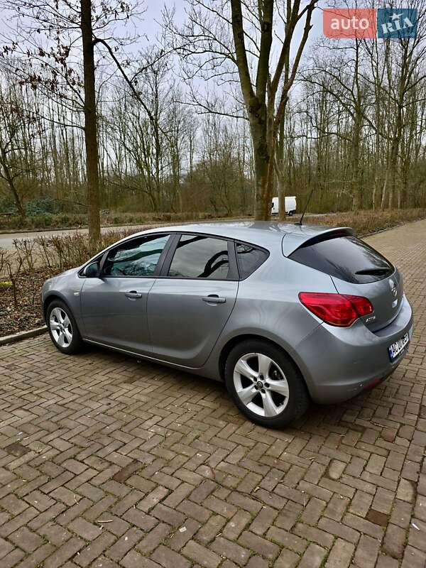 Хетчбек Opel Astra 2010 в Луцьку