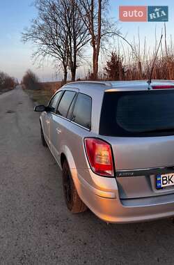 Універсал Opel Astra 2006 в Рівному