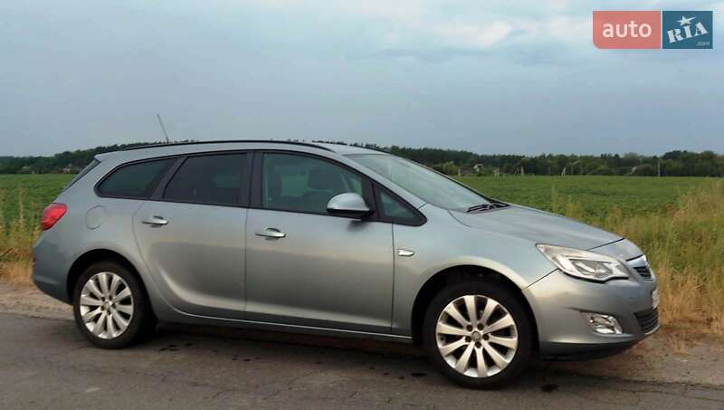 Универсал Opel Astra 2011 в Киеве