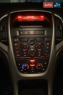 Універсал Opel Astra 2011 в 
