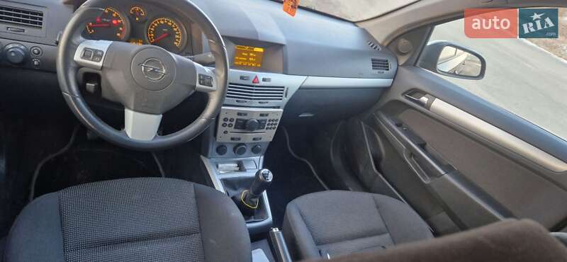 Універсал Opel Astra 2006 в Луцьку