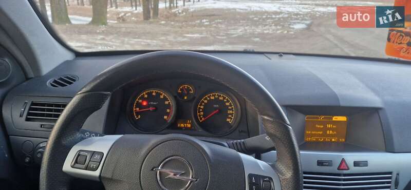 Універсал Opel Astra 2006 в Луцьку
