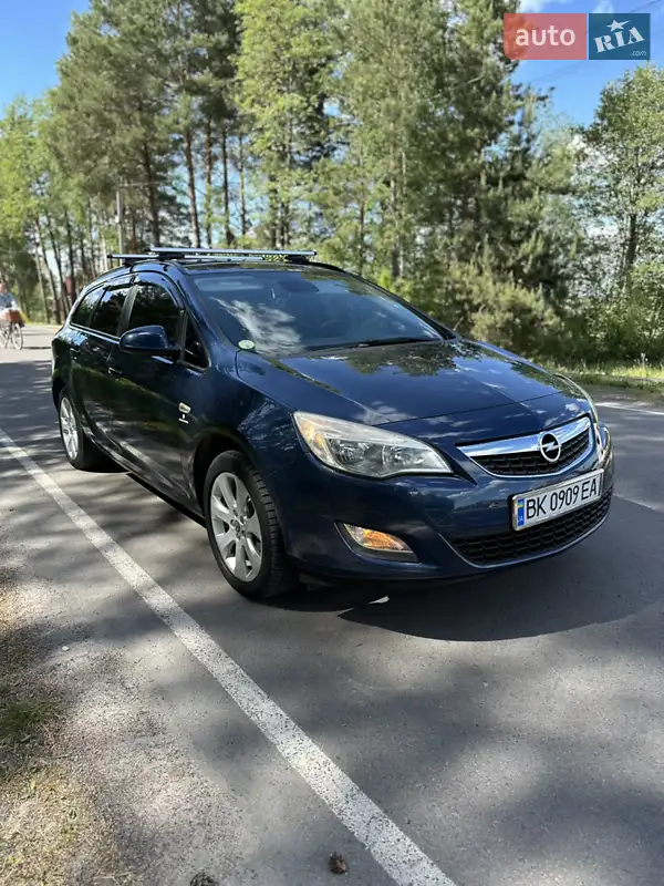 Opel Astra 2011