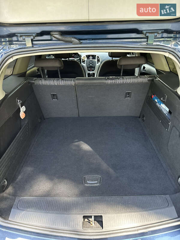 Универсал Opel Astra 2011 в Рокитном