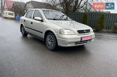 Седан Opel Astra 2008 в Староконстантинове