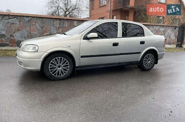 Седан Opel Astra 2008 в Староконстантинове