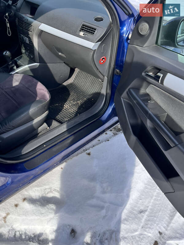 Универсал Opel Astra 2006 в Чутове