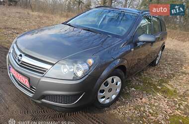 Универсал Opel Astra 2009 в Киверцах