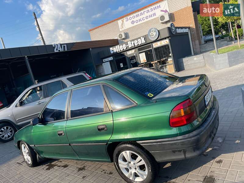 Седан Opel Astra 1996 в Запорожье