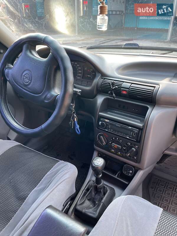 Седан Opel Astra 1996 в Запорожье
