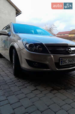 Универсал Opel Astra 2010 в Львове