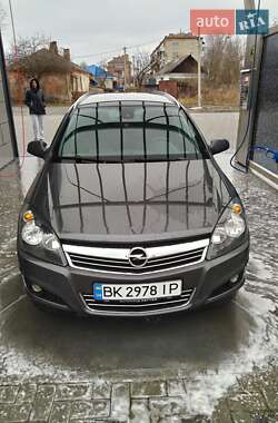 Универсал Opel Astra 2010 в 