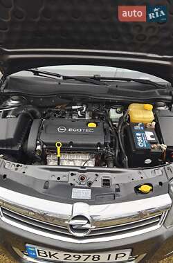 Универсал Opel Astra 2010 в 